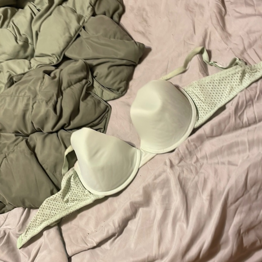 Women’s light green bra